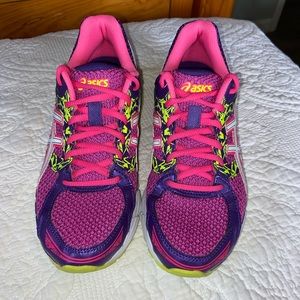 Women’s ASICS size 7